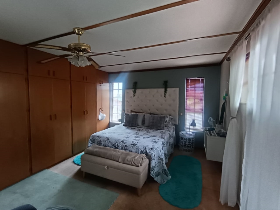 4 Bedroom Property for Sale in Roylglen Gardens Northern Cape